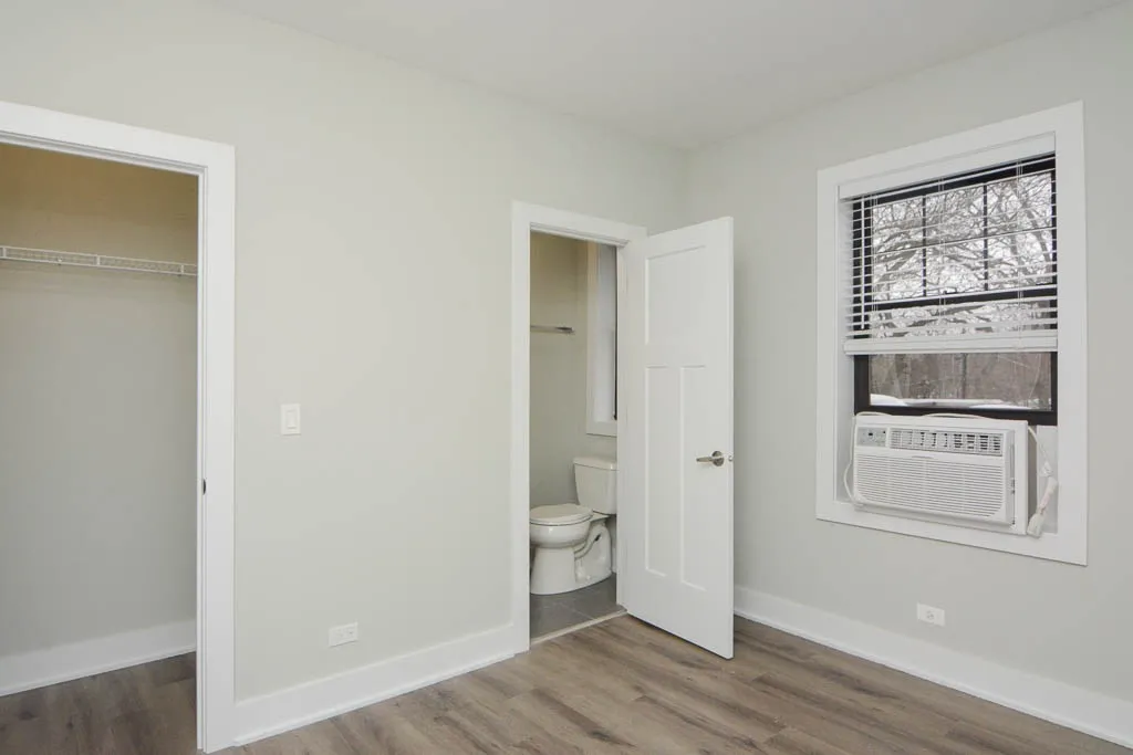 725 St Johns Ave, Highland Park,  60035, USA 60035-unit#04-Chicago-IL