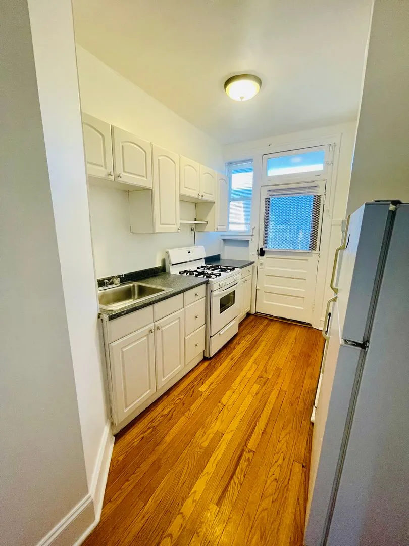 1331 W Touhy Ave, ,  60626, USA 60626-unit#3N-Chicago-IL