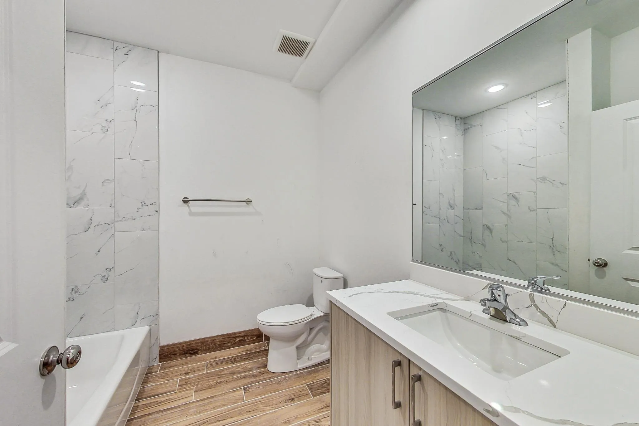 6122 S University Ave, ,  60637, USA 60637-unit#201-Chicago-IL