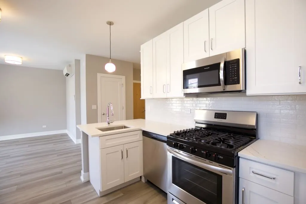 3943 N Janssen Ave, ,  60613, USA 60613-unit#2W-Chicago-IL