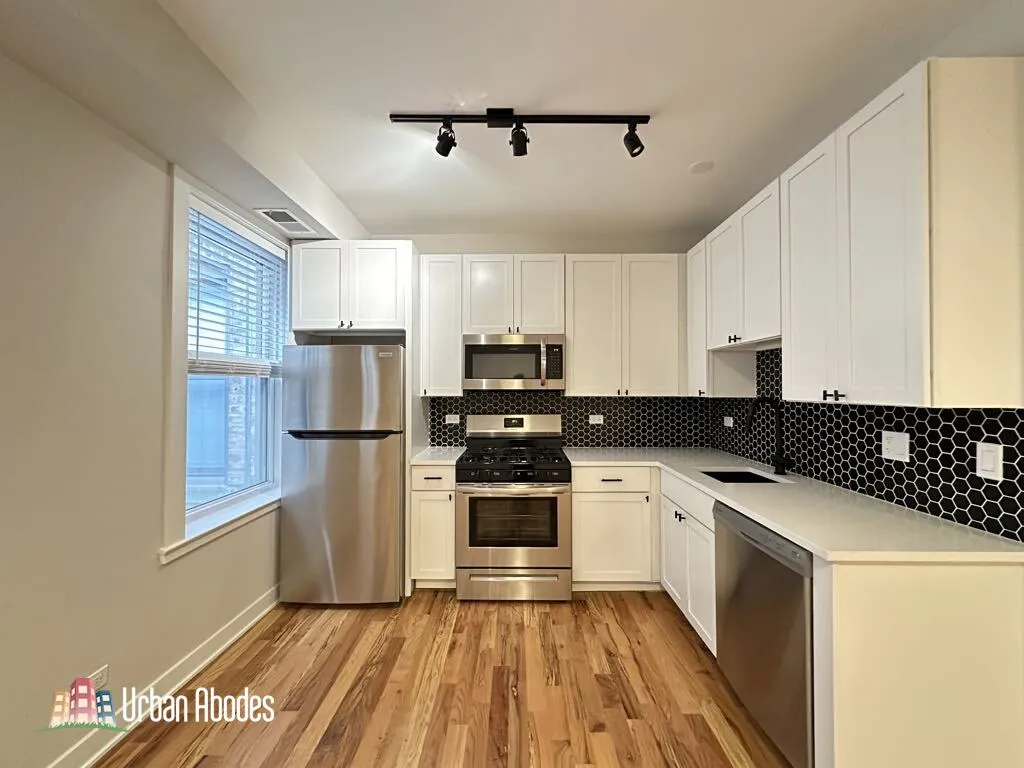 656 W Wrightwood Ave, ,  60614, USA 60614-unit#303-Chicago-IL