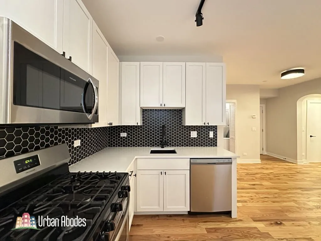 656 W Wrightwood Ave, ,  60614, USA 60614-unit#303-Chicago-IL