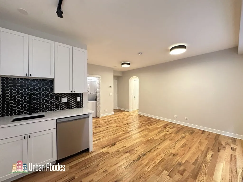656 W Wrightwood Ave, ,  60614, USA 60614-unit#303-Chicago-IL