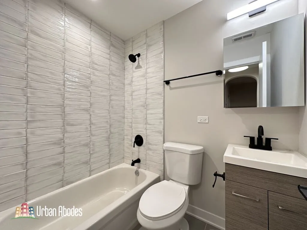 656 W Wrightwood Ave, ,  60614, USA 60614-unit#303-Chicago-IL