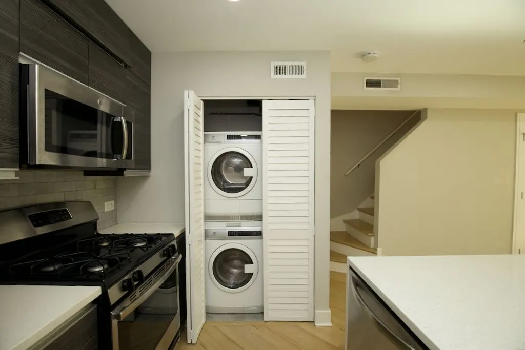 944 W Grace St, ,  60613, USA 60613-unit#G102-Chicago-IL