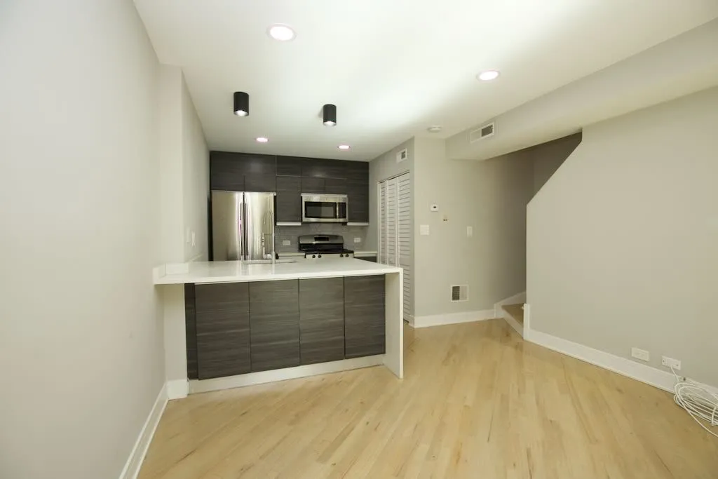 944 W Grace St, ,  60613, USA 60613-unit#G102-Chicago-IL