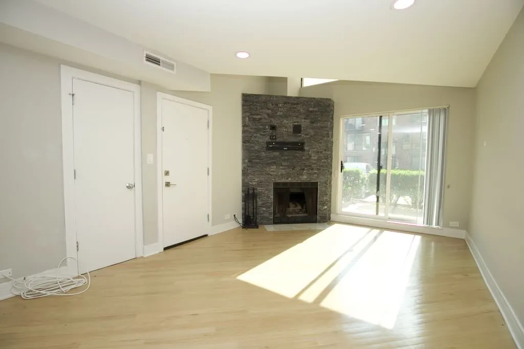 944 W Grace St, ,  60613, USA 60613-unit#G102-Chicago-IL