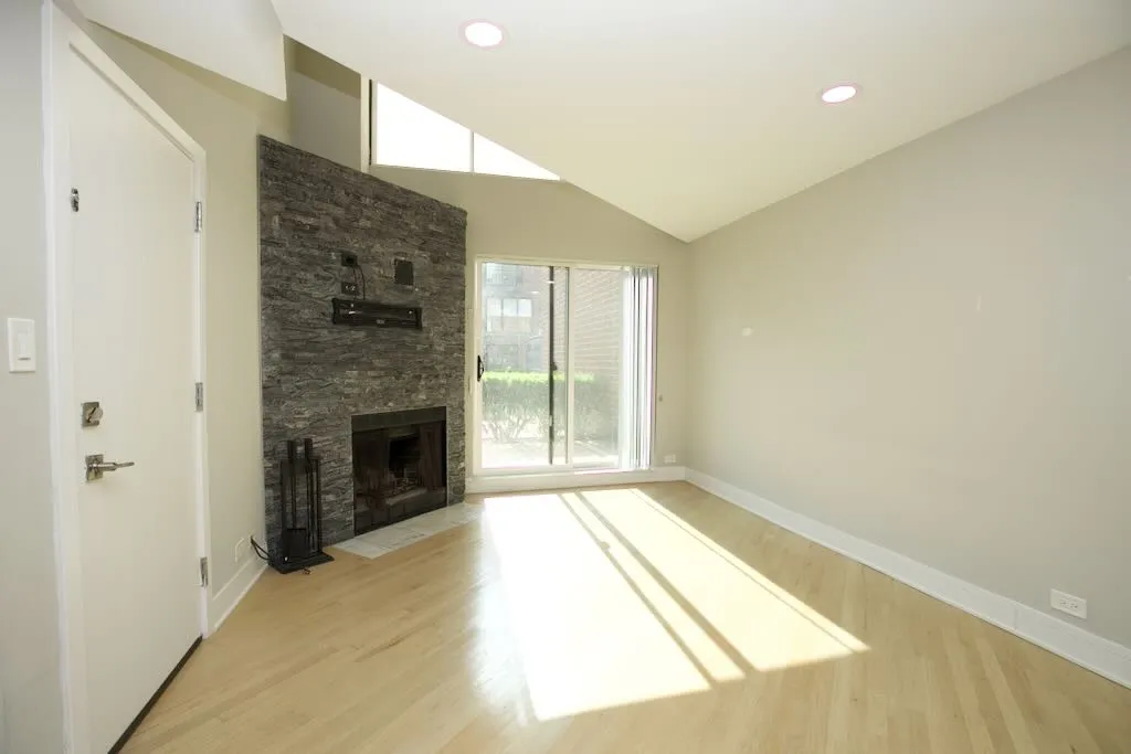 944 W Grace St, ,  60613, USA 60613-unit#G102-Chicago-IL