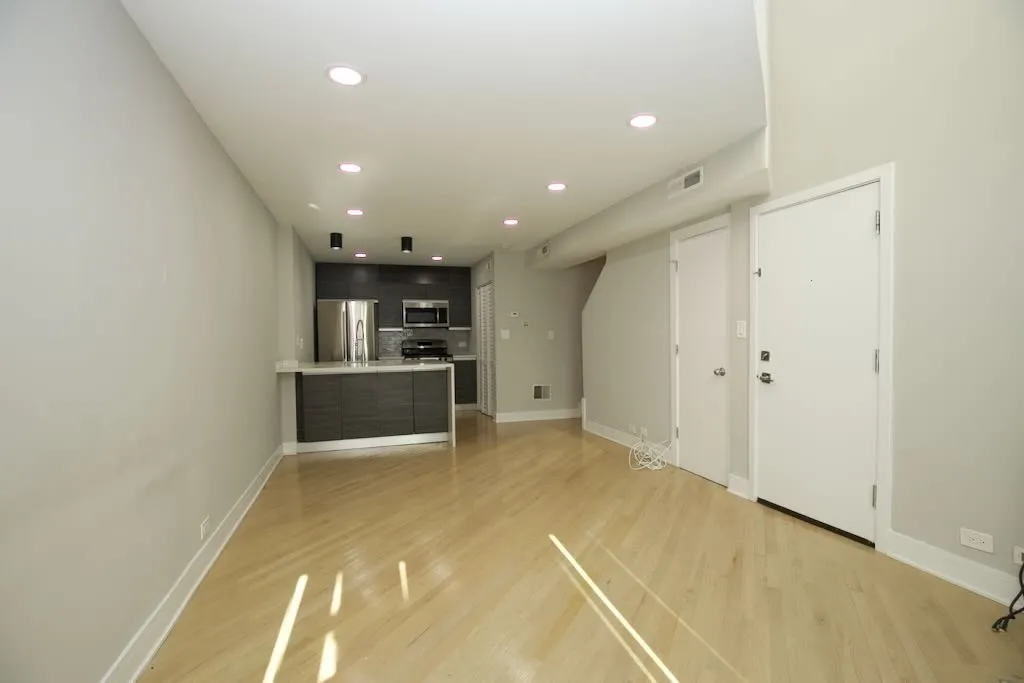 944 W Grace St, ,  60613, USA 60613-unit#G102-Chicago-IL