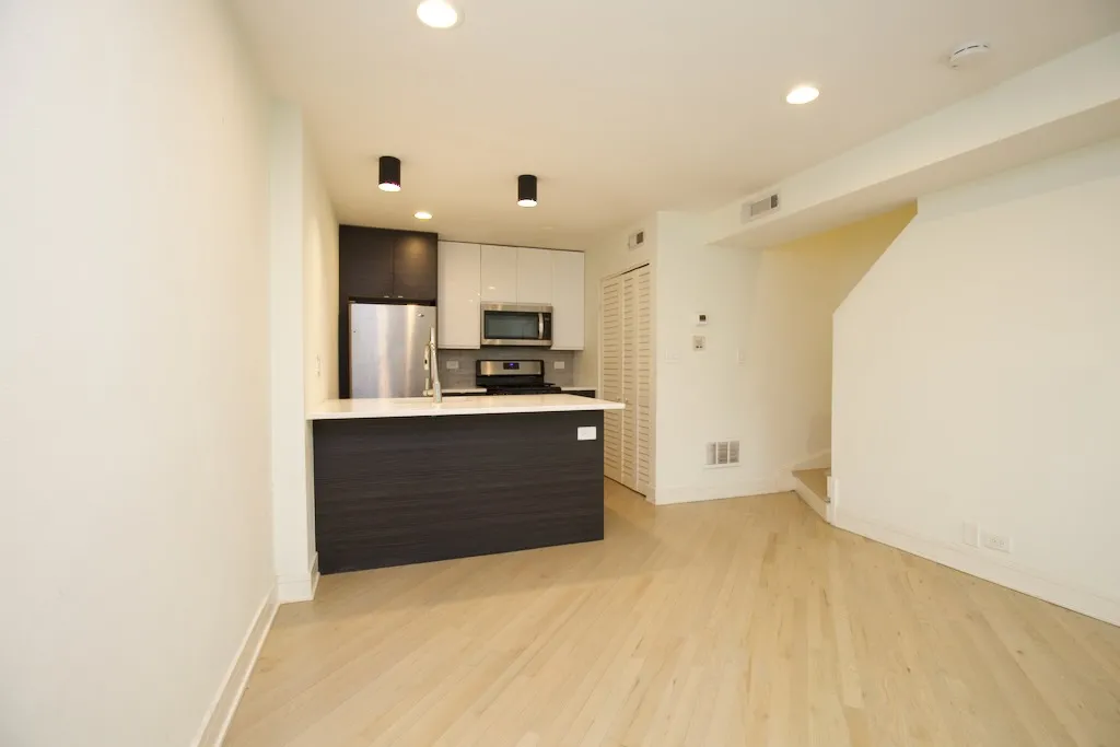 944 W Grace St, ,  60613, USA 60613-unit#E102-Chicago-IL