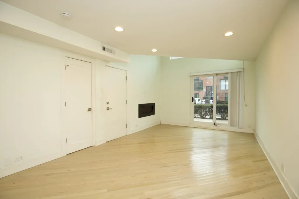 944 W Grace St, ,  60613, USA 60613-unit#E102-Chicago-IL