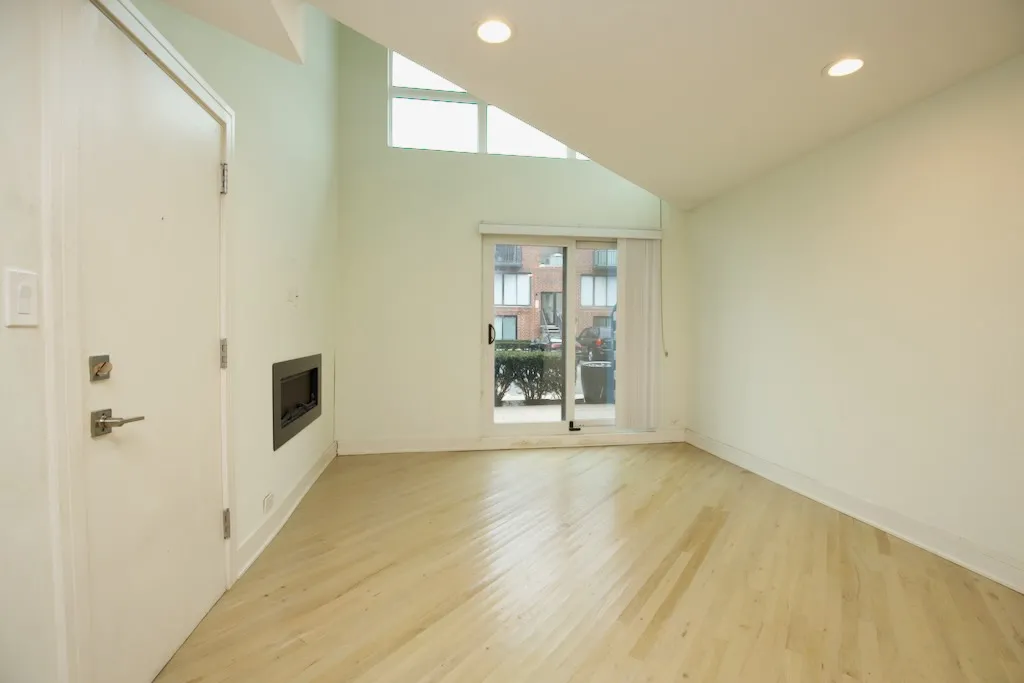 944 W Grace St, ,  60613, USA 60613-unit#E102-Chicago-IL