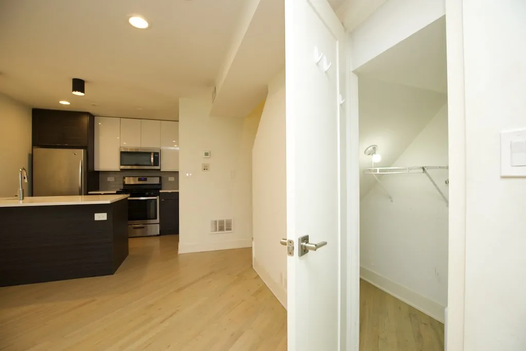 944 W Grace St, ,  60613, USA 60613-unit#E102-Chicago-IL