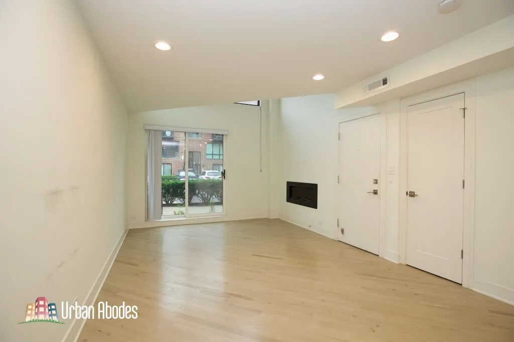 944 W Grace St, ,  60613, USA 60613-unit#G101-Chicago-IL