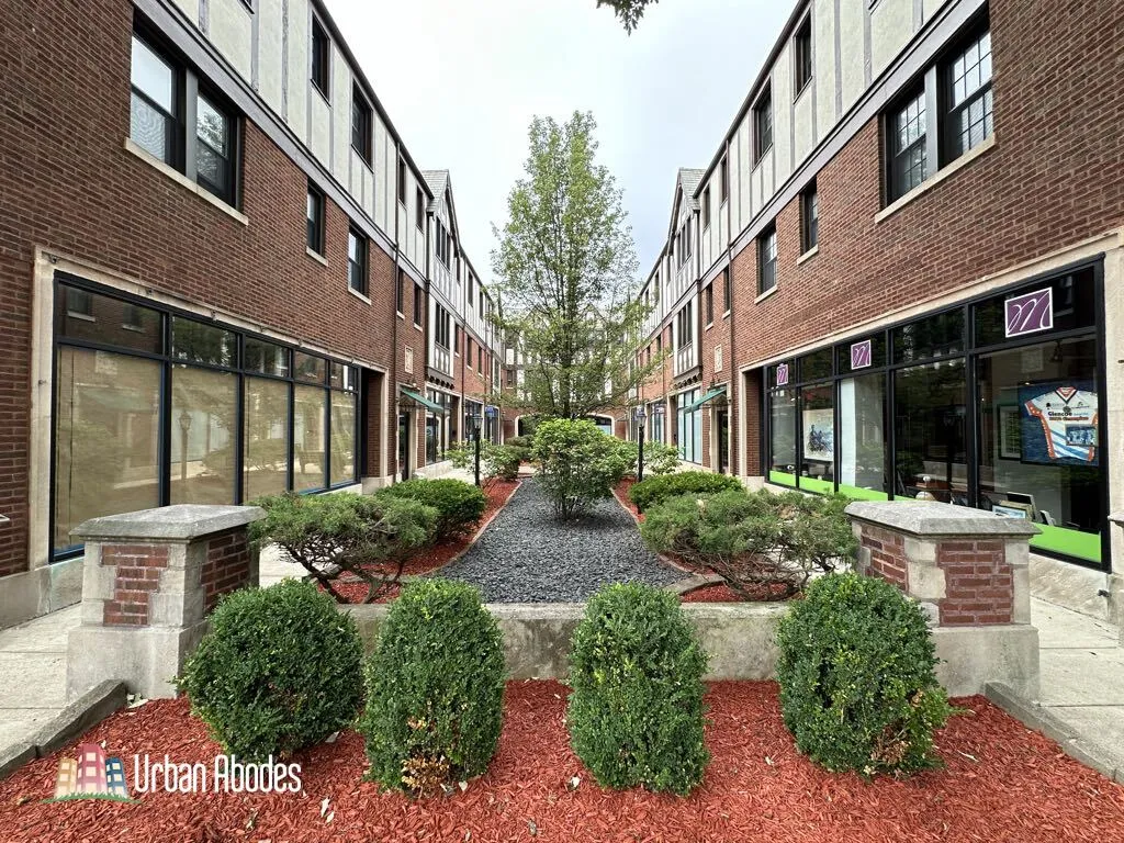 Green Bay Rd & Ave, , 60093, USA 60093-unit#B16-Winnetka-IL