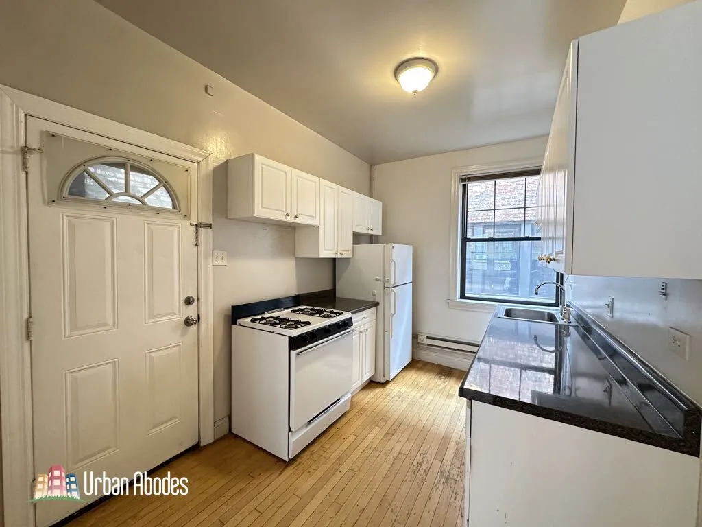 Green Bay Rd &  Ave, ,  60093, USA 60093-unit#B16-Winnetka-IL