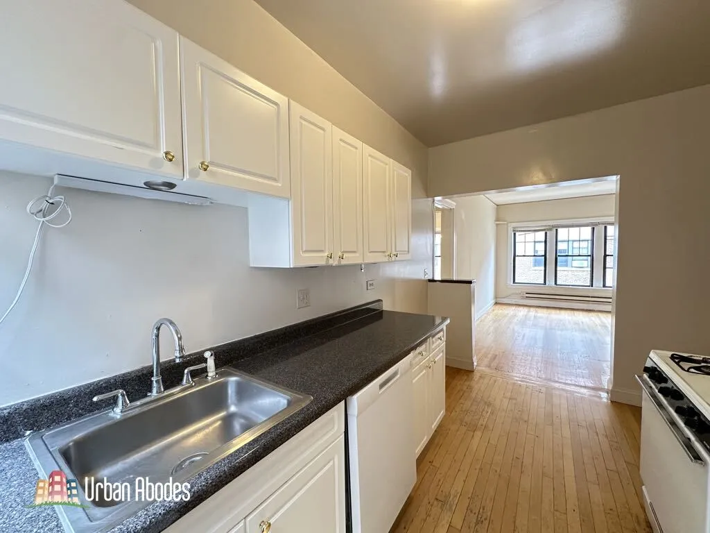 Green Bay Rd &  Ave, ,  60093, USA 60093-unit#B16-Winnetka-IL