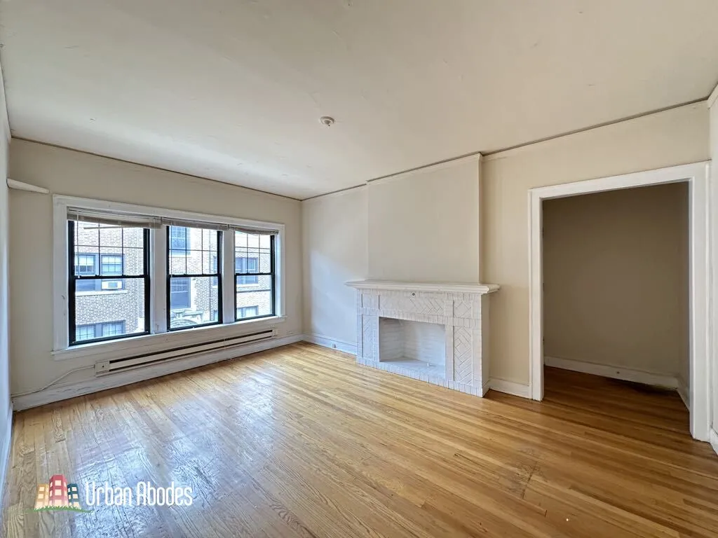 Green Bay Rd &  Ave, ,  60093, USA 60093-unit#B16-Winnetka-IL