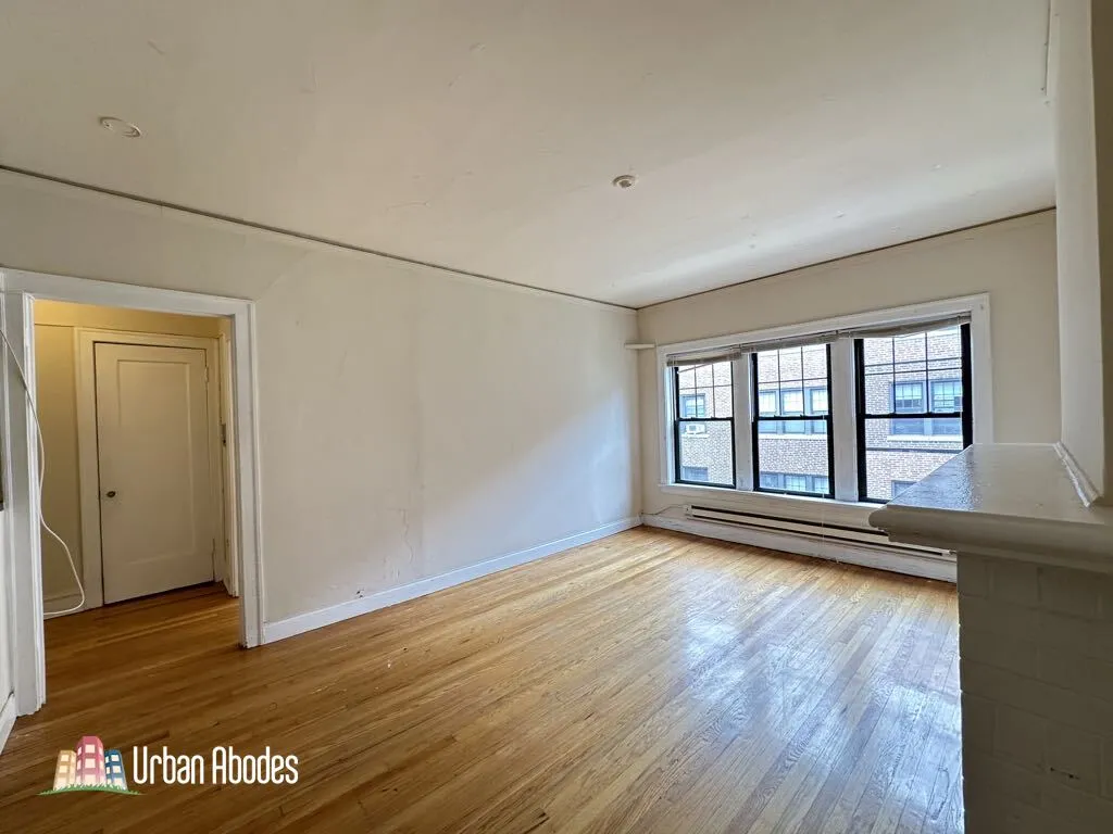 Green Bay Rd &  Ave, ,  60093, USA 60093-unit#B16-Winnetka-IL
