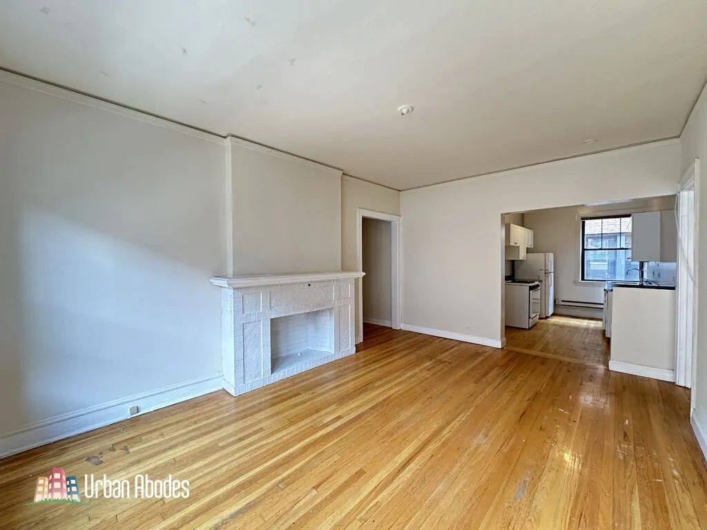 Green Bay Rd &  Ave, ,  60093, USA 60093-unit#B16-Winnetka-IL