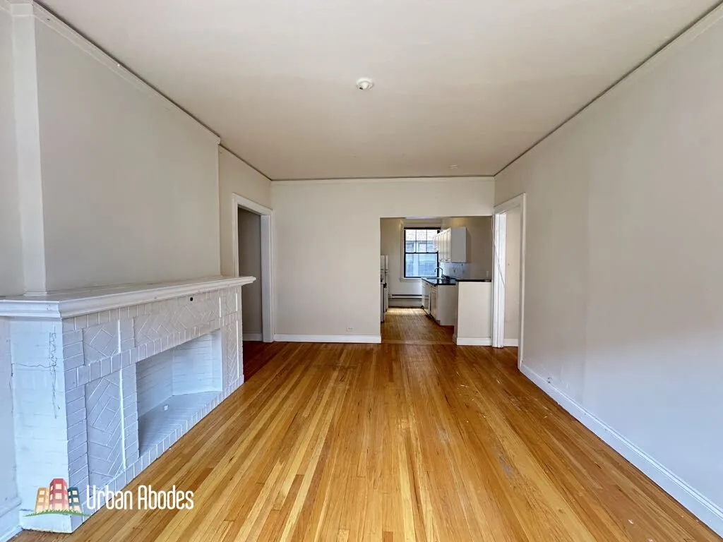 Green Bay Rd &  Ave, ,  60093, USA 60093-unit#B16-Winnetka-IL