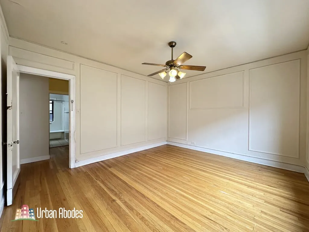 Green Bay Rd &  Ave, ,  60093, USA 60093-unit#B16-Winnetka-IL