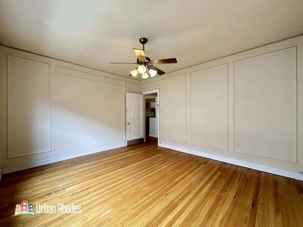 Green Bay Rd &  Ave, ,  60093, USA 60093-unit#B16-Winnetka-IL