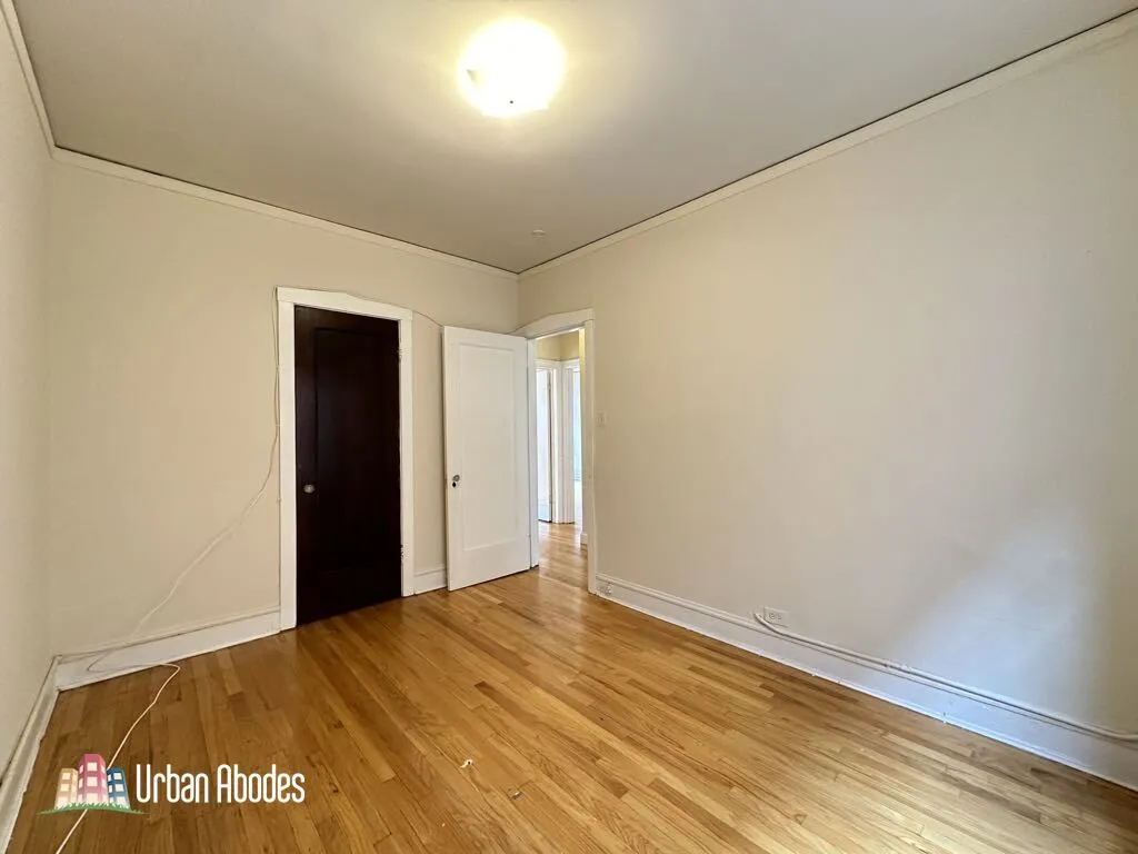 Green Bay Rd &  Ave, ,  60093, USA 60093-unit#B16-Winnetka-IL