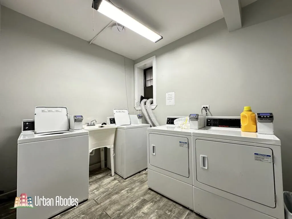 Green Bay Rd &  Ave, ,  60093, USA 60093-unit#B16-Winnetka-IL