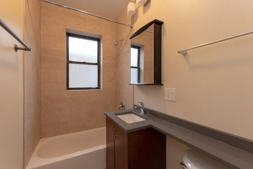 3722 N Pine Grove Ave, ,  60613, USA 60613-unit#3W-Chicago-IL