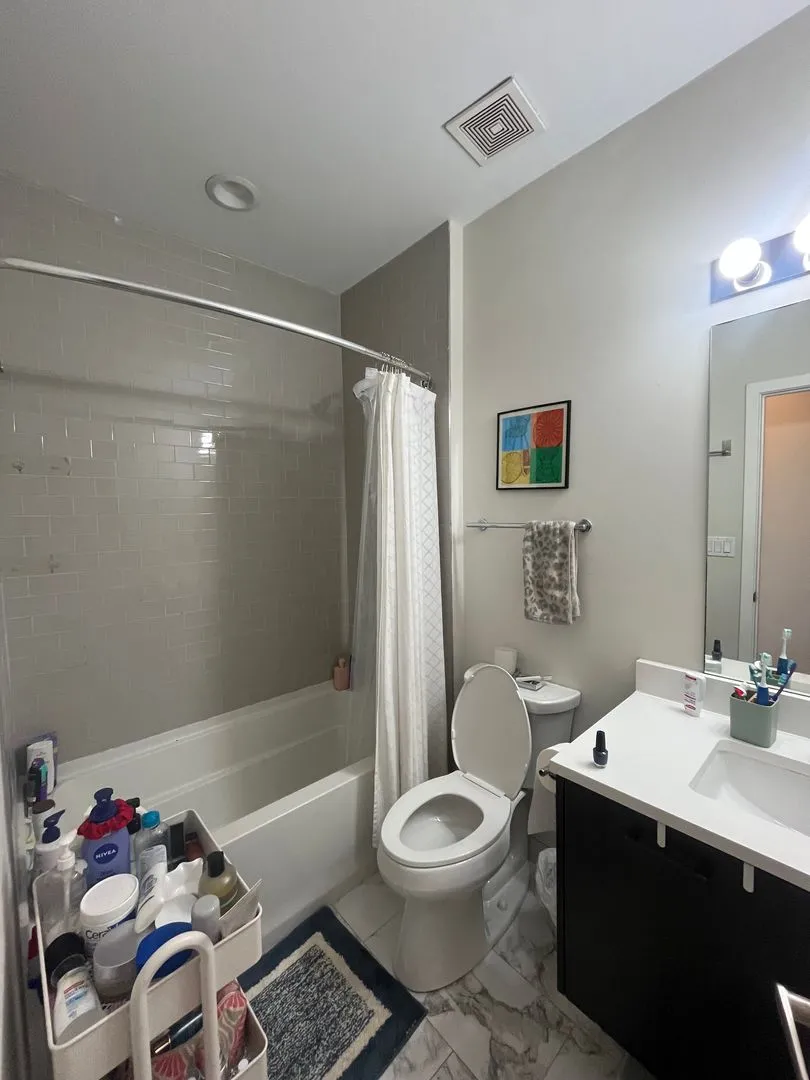 1045 W Cornelia Ave, ,  60657, USA 60657-unit#404-Chicago-IL