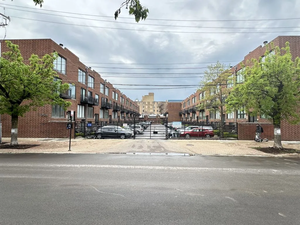 944 W Grace St, ,  60613, USA 60613-unit#C202-Chicago-IL
