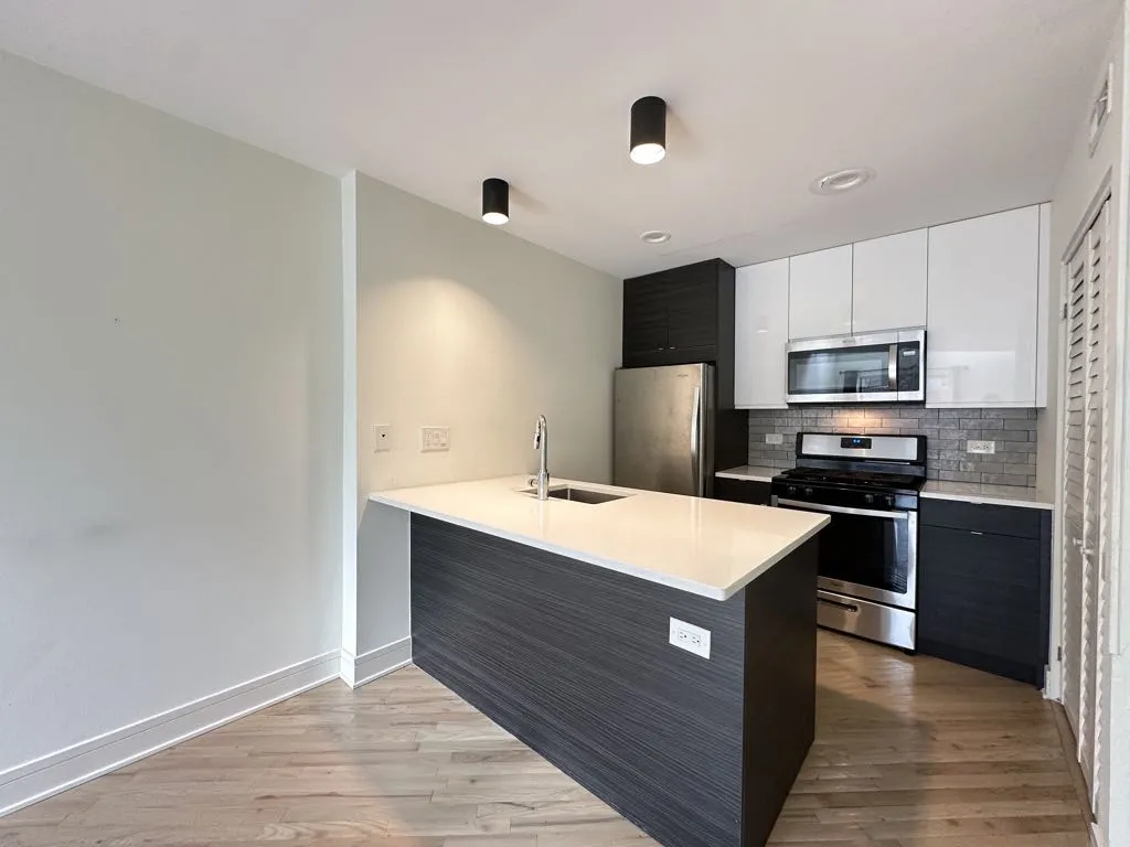 944 W Grace St, ,  60613, USA 60613-unit#C202-Chicago-IL