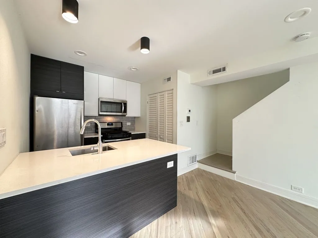 944 W Grace St, ,  60613, USA 60613-unit#C202-Chicago-IL
