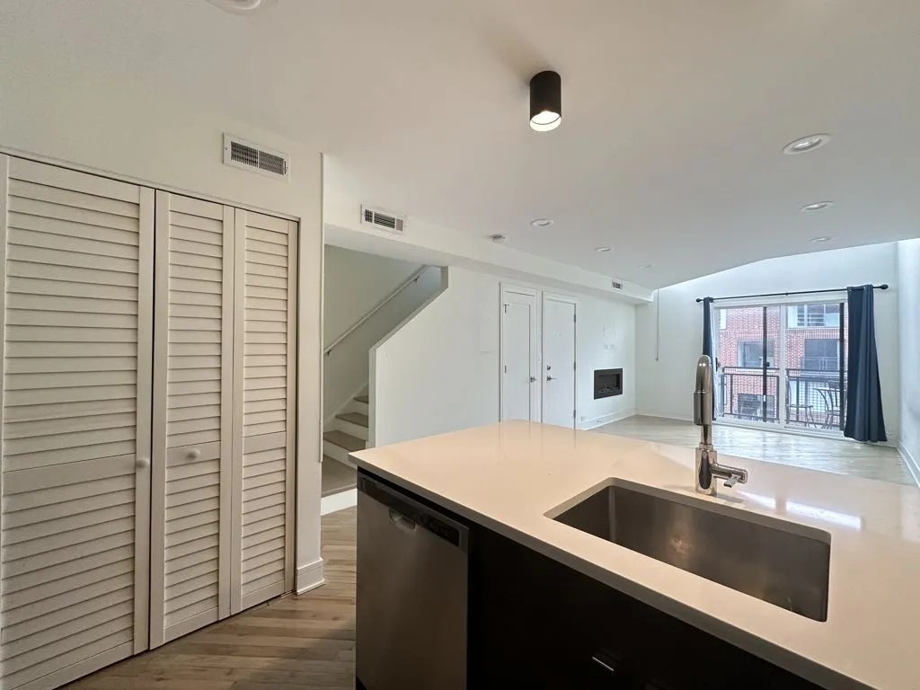 944 W Grace St, , 60613, USA 60613-unit#C202-Chicago-IL