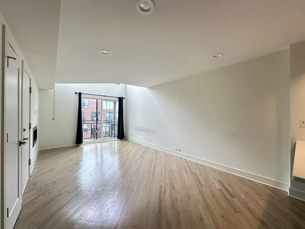 944 W Grace St, ,  60613, USA 60613-unit#C202-Chicago-IL