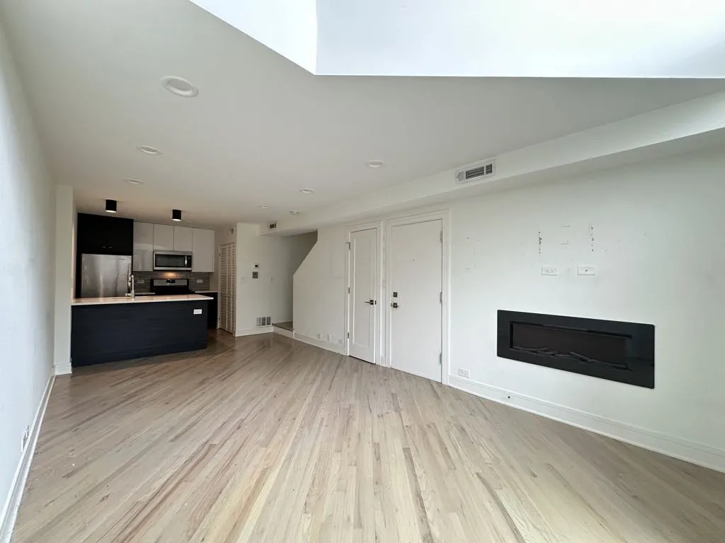 944 W Grace St, ,  60613, USA 60613-unit#C202-Chicago-IL