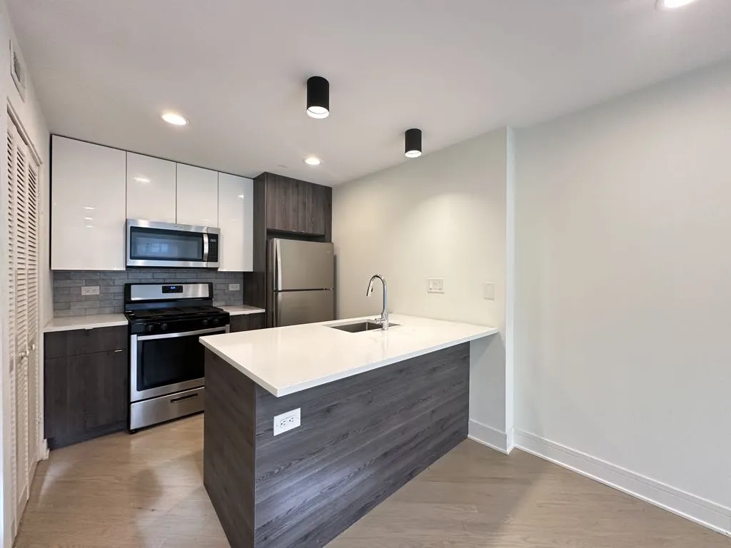 944 W Grace St, ,  60613, USA 60613-unit#E101-Chicago-IL