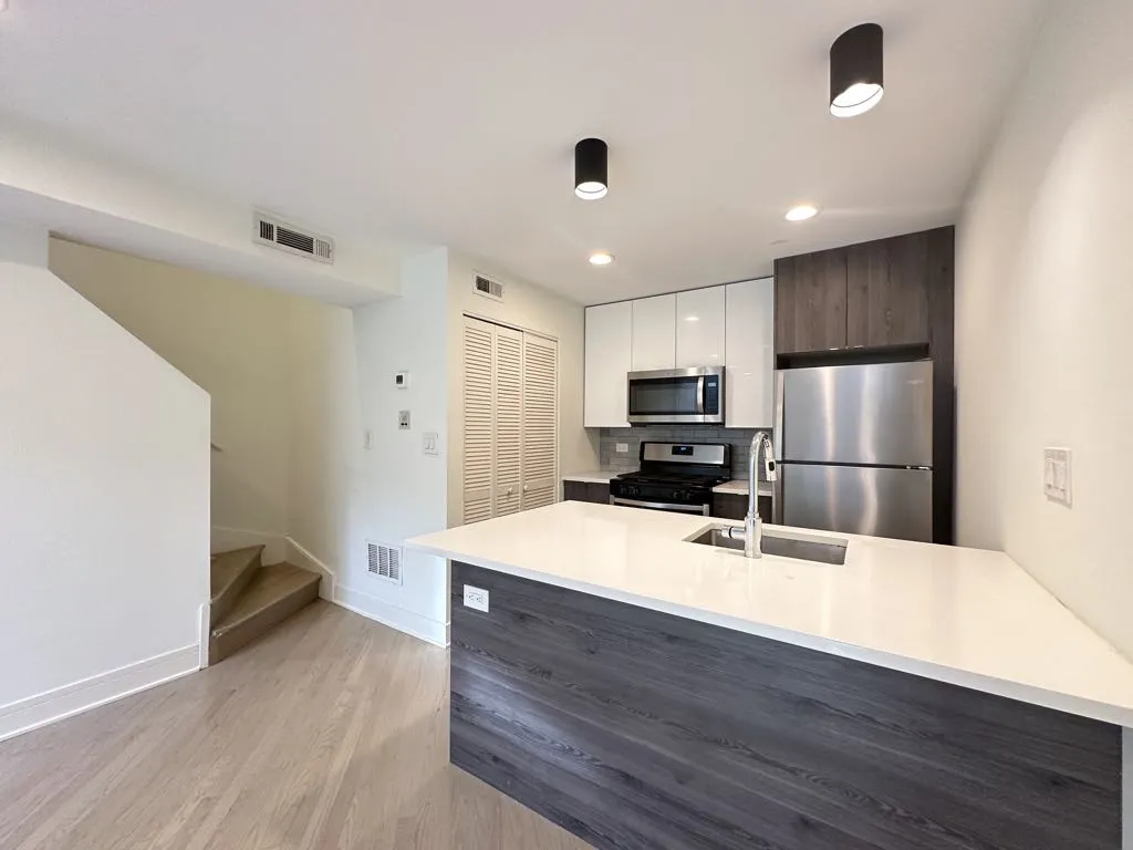 944 W Grace St, ,  60613, USA 60613-unit#E101-Chicago-IL