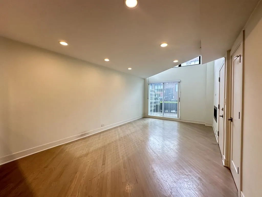 944 W Grace St, ,  60613, USA 60613-unit#E101-Chicago-IL