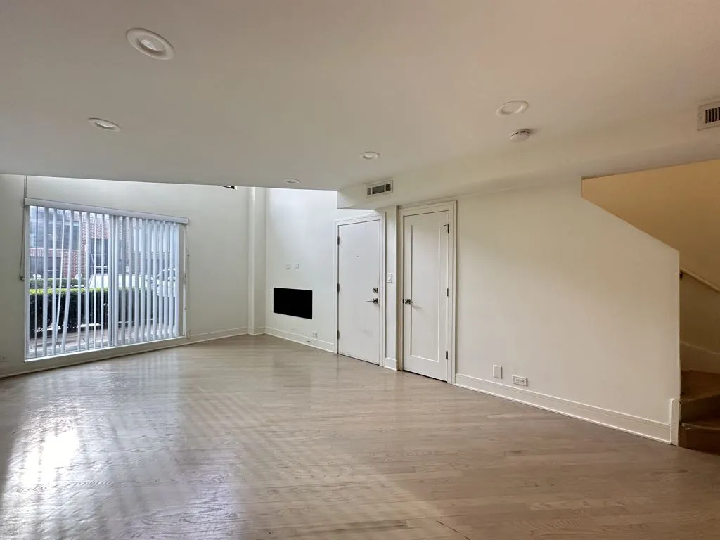 944 W Grace St, , 60613, USA 60613-unit#E101-Chicago-IL