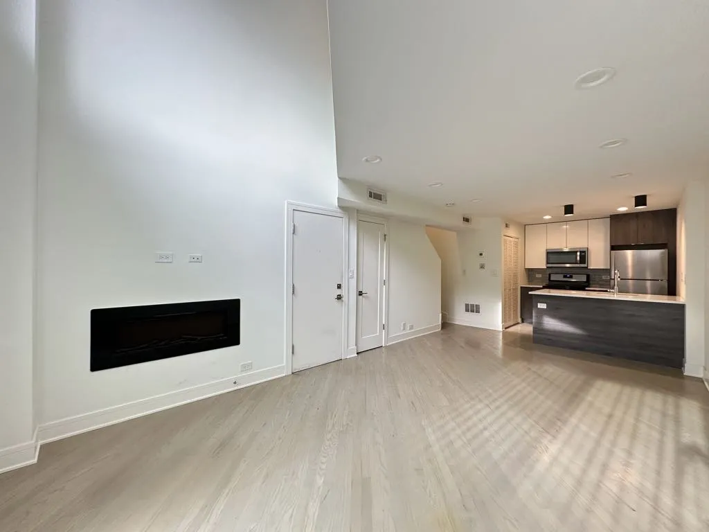 944 W Grace St, ,  60613, USA 60613-unit#E101-Chicago-IL