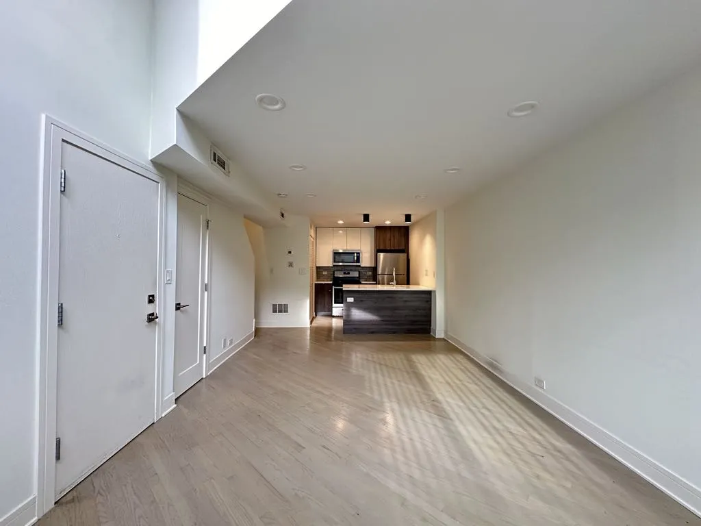 944 W Grace St, ,  60613, USA 60613-unit#E101-Chicago-IL