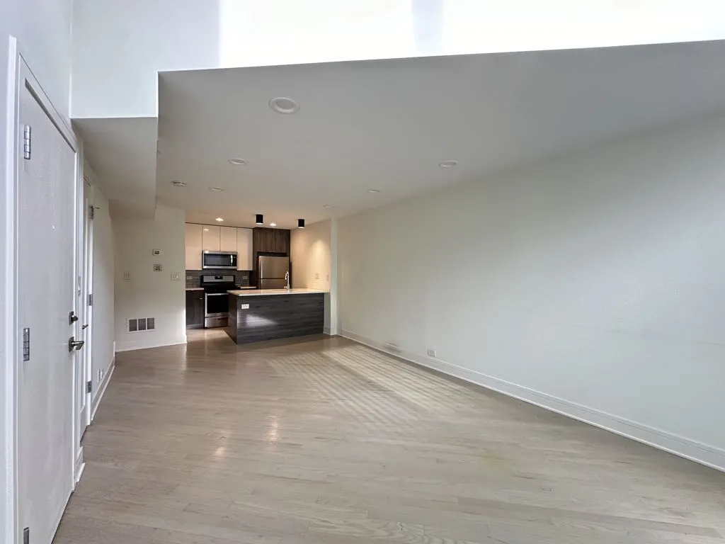 944 W Grace St, ,  60613, USA 60613-unit#E101-Chicago-IL