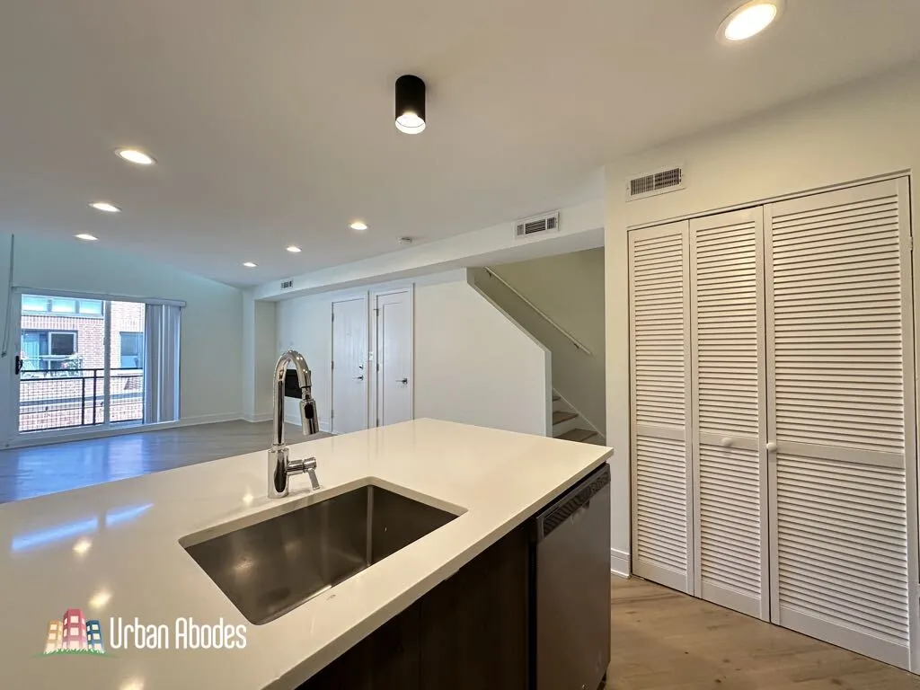 954 W Grace St, , 60613, USA 60613-unit#J202-Chicago-IL
