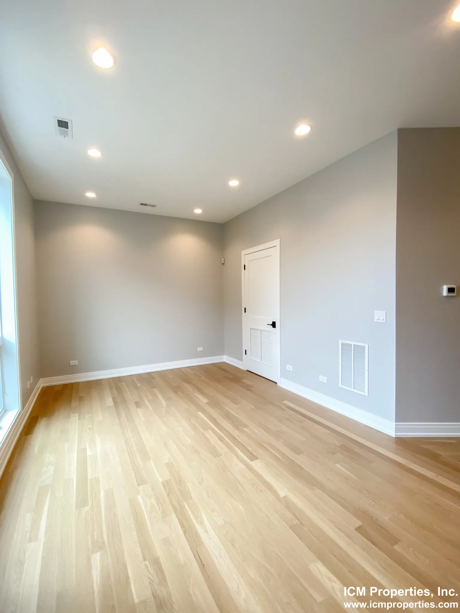 1050 W Cornelia Ave, ,  60657, USA 60657-unit#1050-202-Chicago-IL