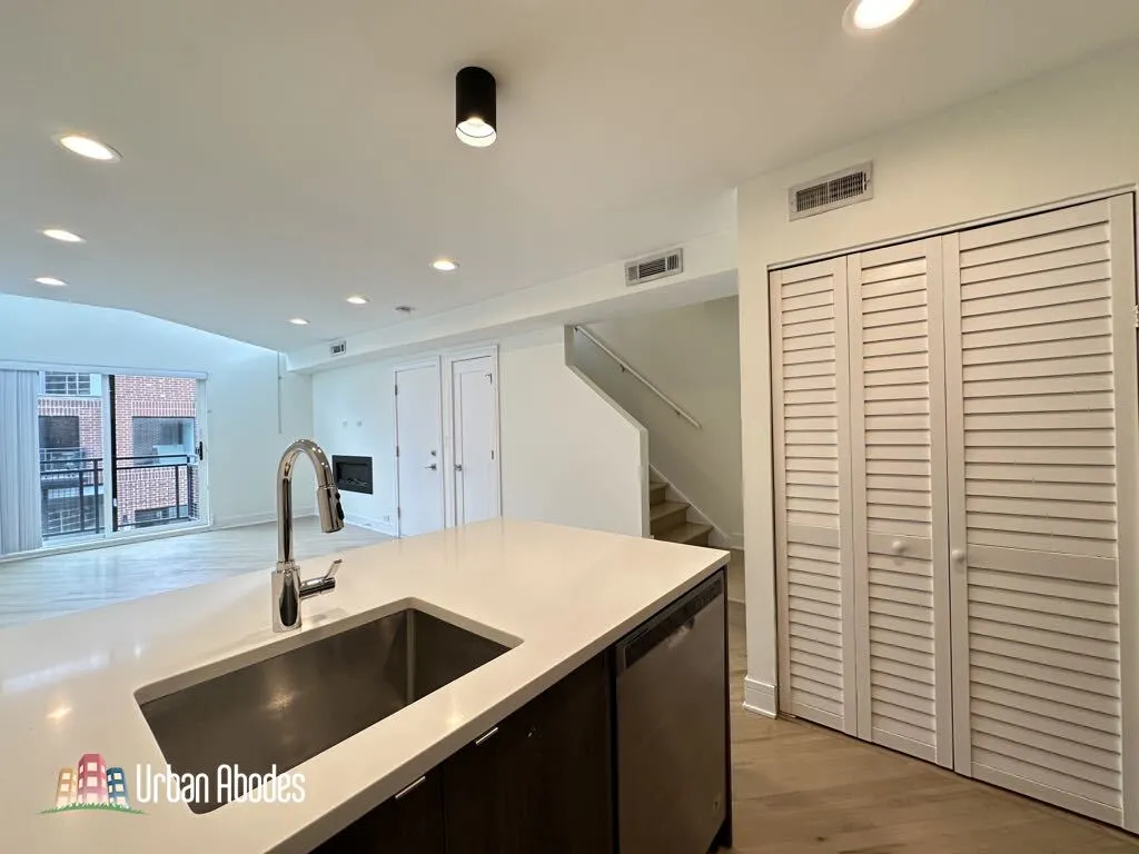 944 W Grace St, , 60613, USA 60613-unit#i201-Chicago-IL