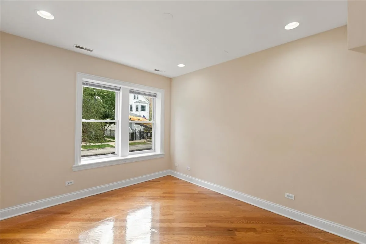 4014 N Central Park Ave, ,  60618, USA 60618-unit#3E-Chicago-IL