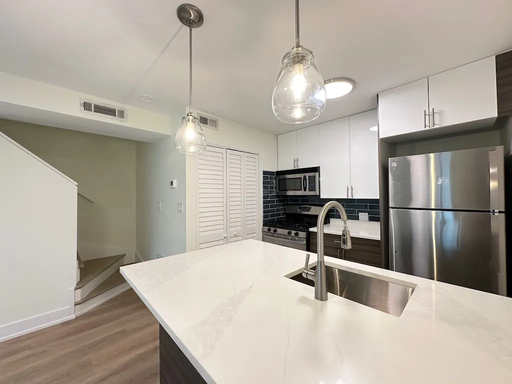 954 W Grace St, , 60613, USA 60613-unit#E102-Chicago-IL