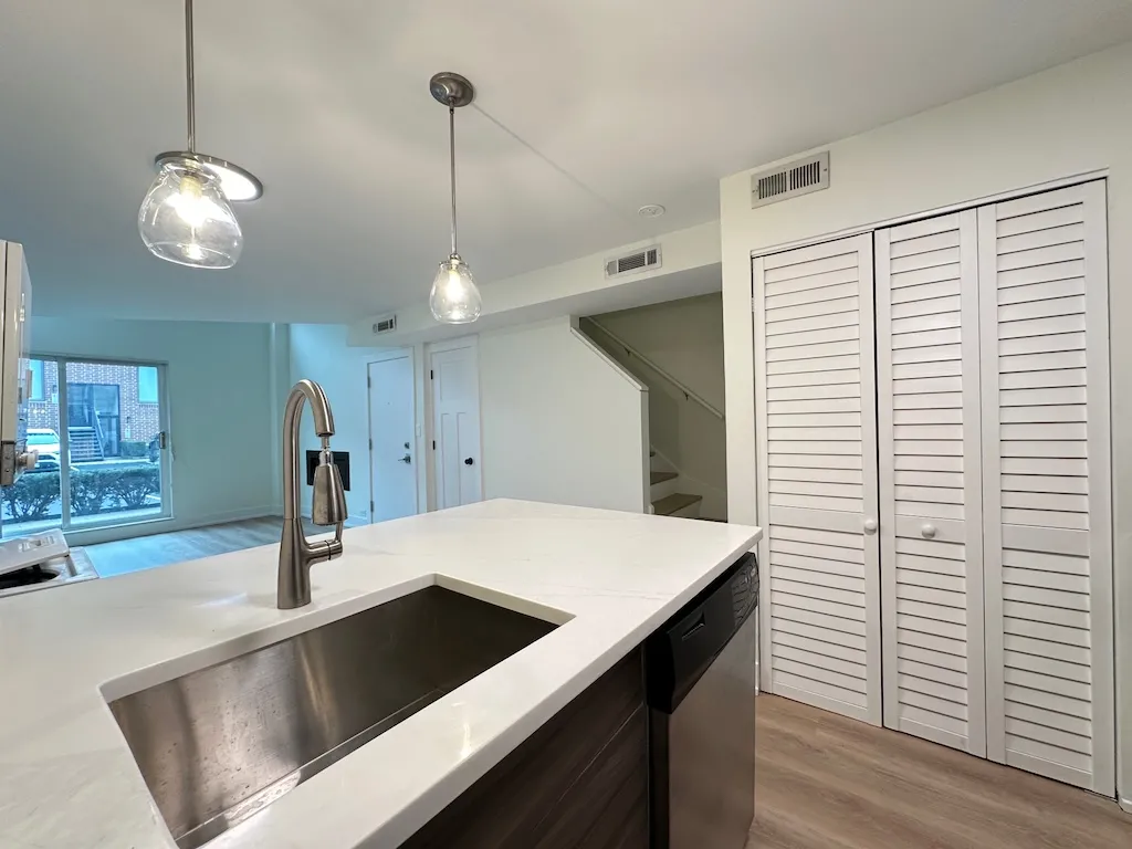 954 W Grace St, , 60613, USA 60613-unit#E102-Chicago-IL